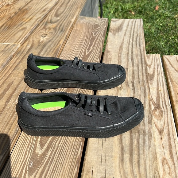 Cariuma sneakers women 8 men’s 6.5 - Picture 2 of 6